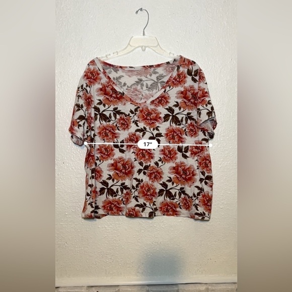 Old Navy cream floral V-neck top size 2XL - Picture 3 of 8